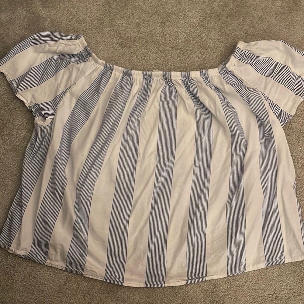 Off the shoulder Gap blouse. Size large.